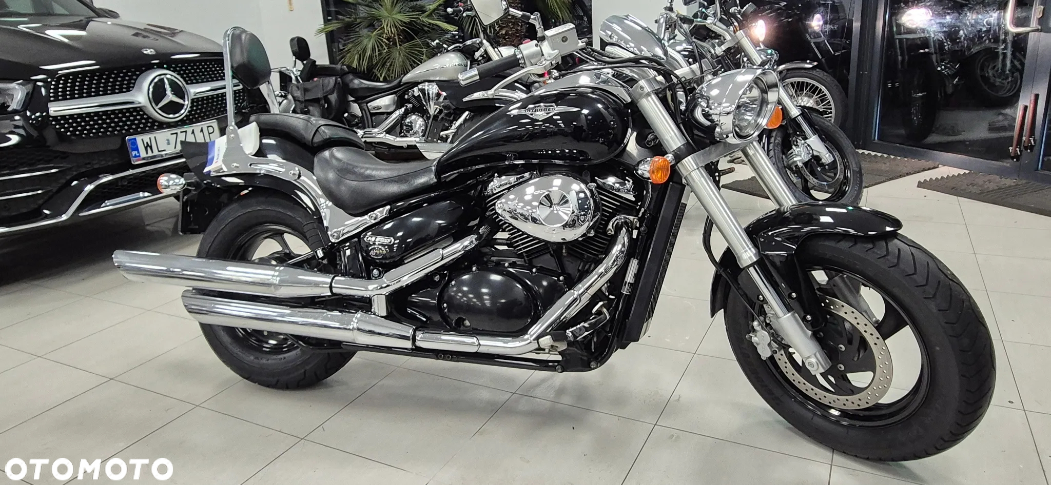 Suzuki Intruder - 16