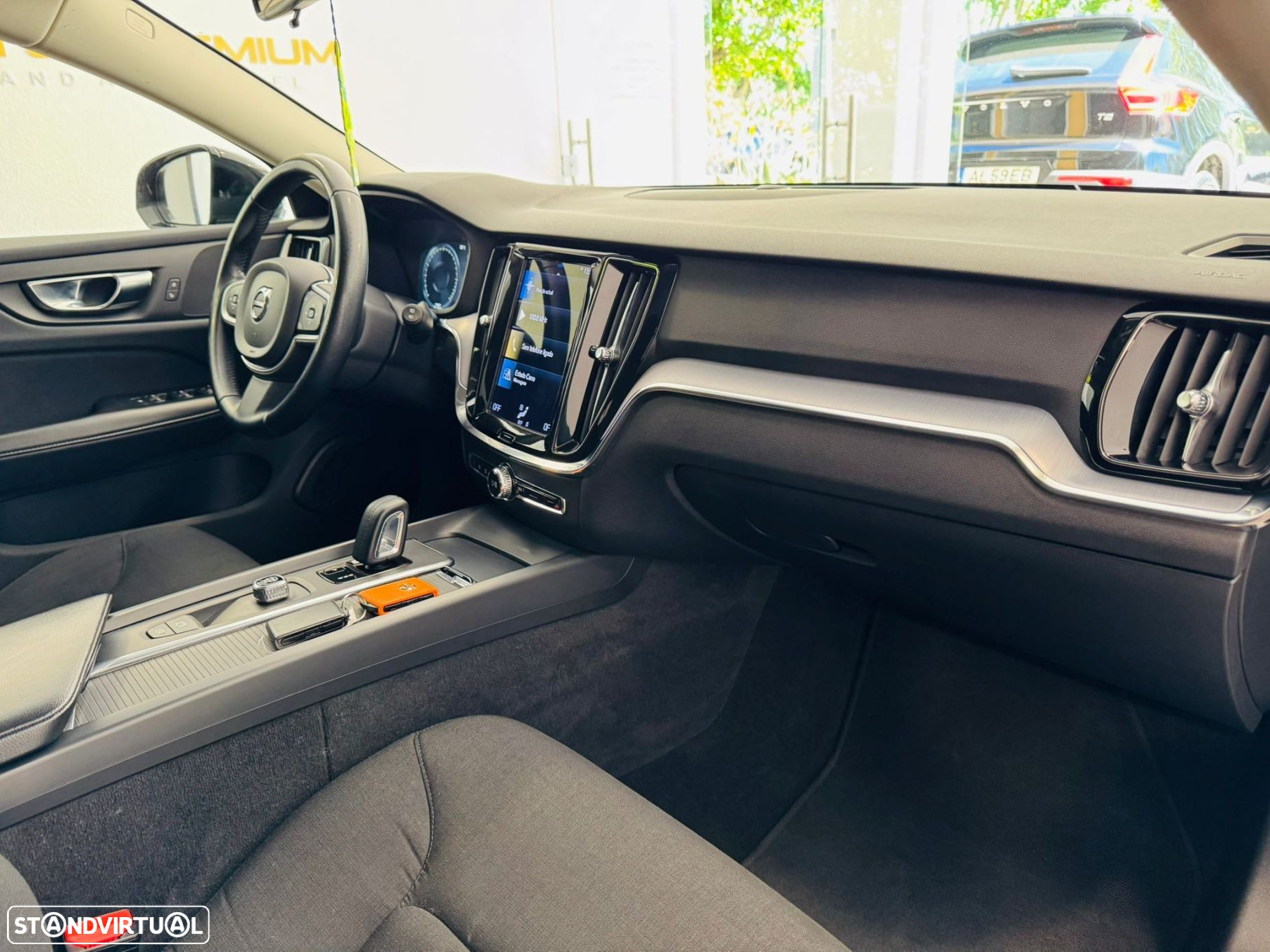 Volvo V60 2.0 B4 Momentum Core Geartronic - 10