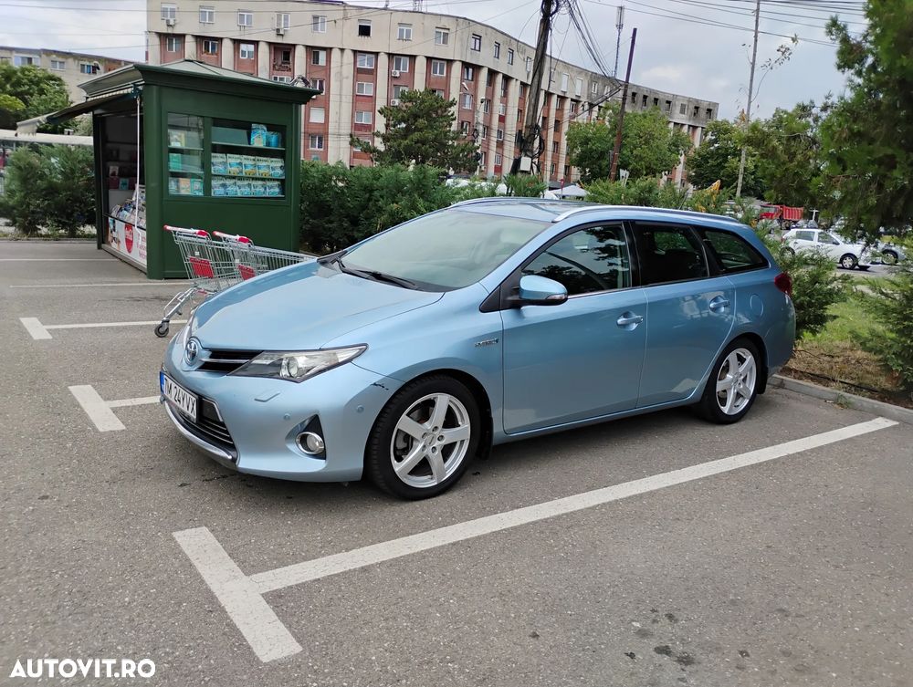 Toyota Auris 1.8 L VVT-i TS Hybrid Sol+ - 1
