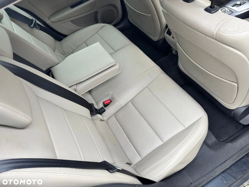 Renault Laguna V6 dCi 235 FAP Initiale - 11