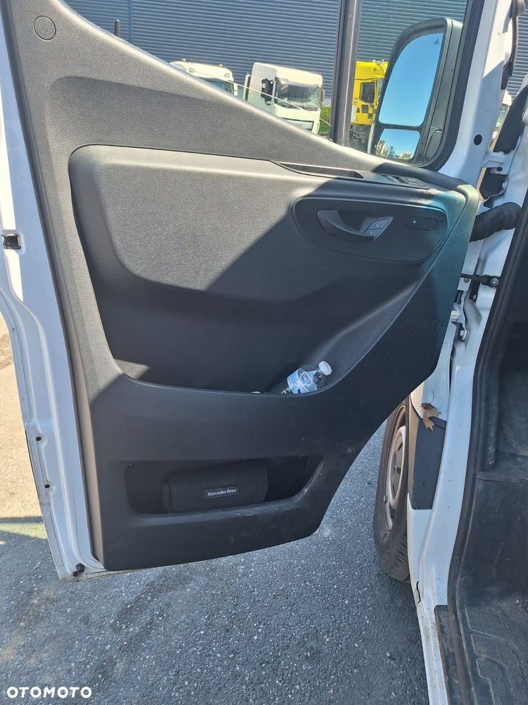 Mercedes-Benz Sprinter - 40