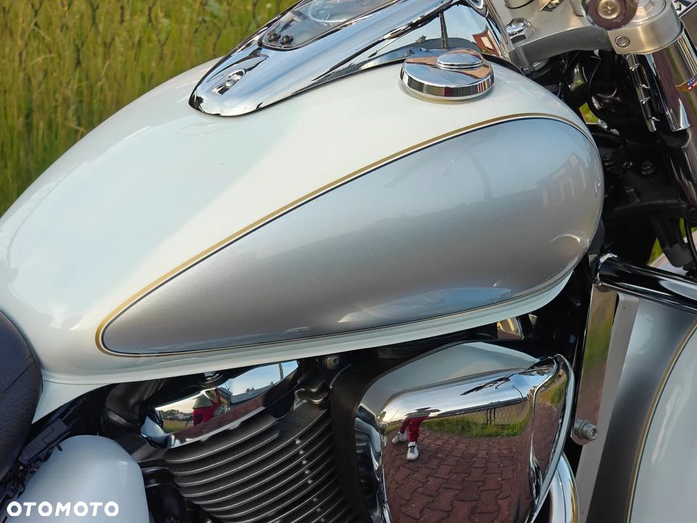Suzuki Intruder - 10