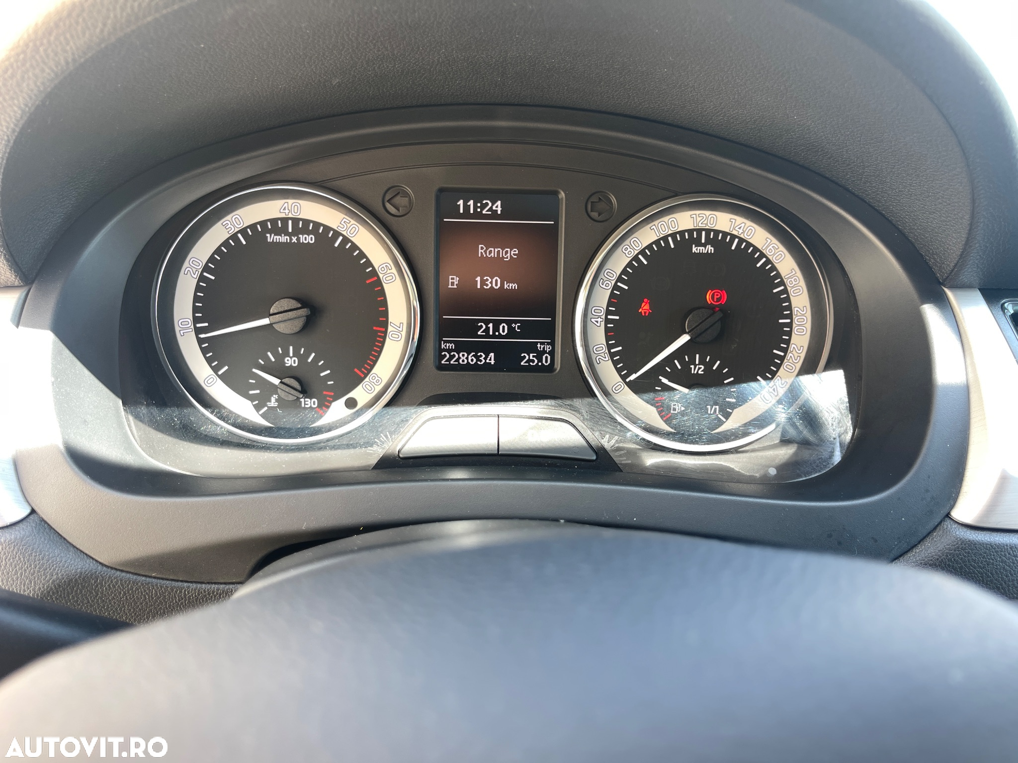 Skoda RAPID 1.2 TSI Ambition - 38
