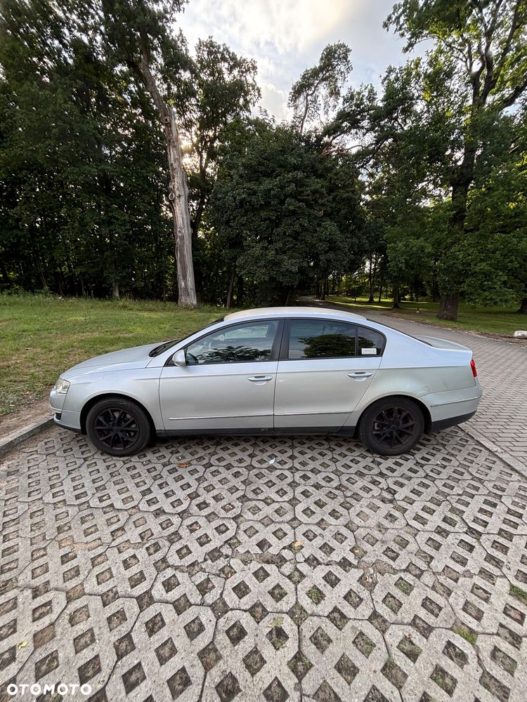 Volkswagen Passat - 4