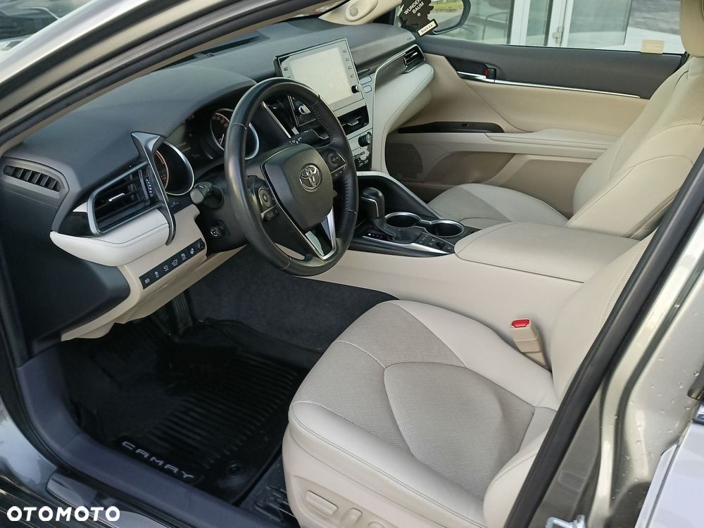 Toyota Camry 2.5 Hybrid Executive CVT - 8