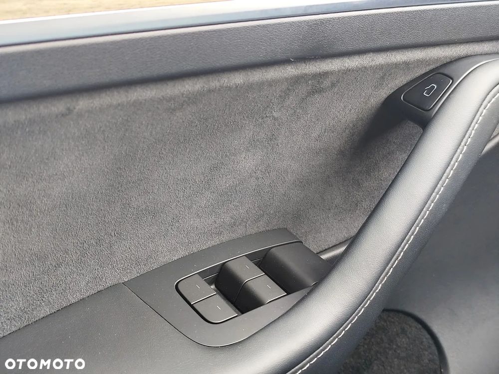 Tesla Model Y RWD - 16