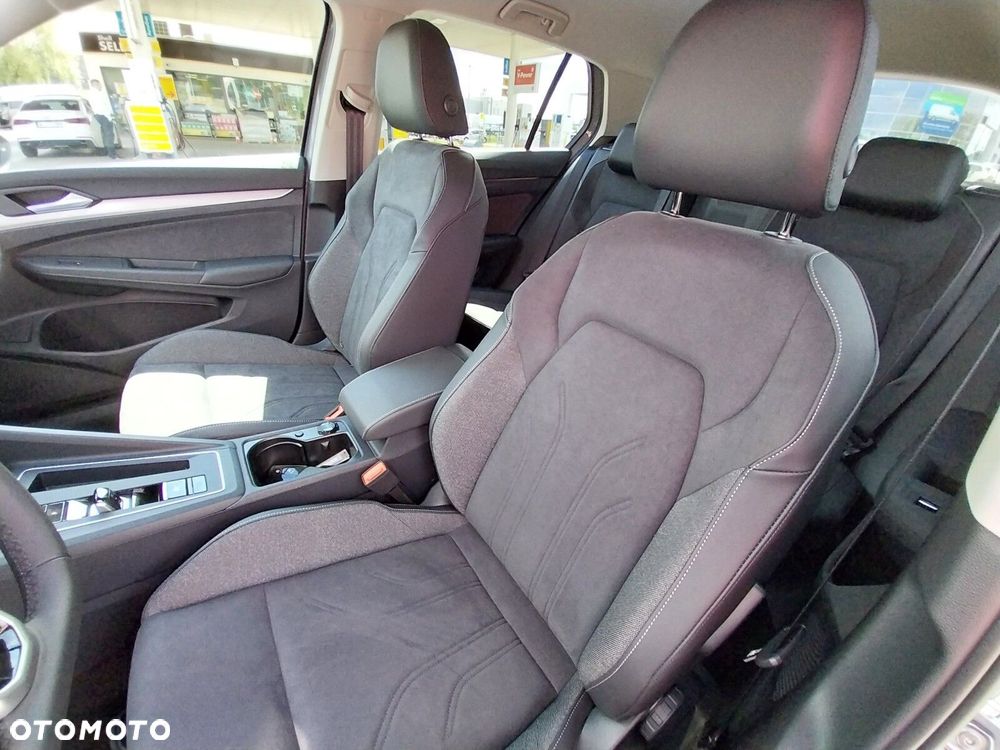 Volkswagen Golf VIII 1.5 eTSI mHEV Life Plus DSG - 10