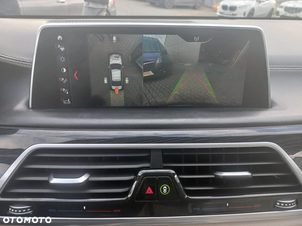 BMW Seria 7 750i xDrive - 10
