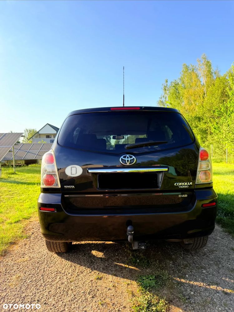 Toyota Corolla Verso 2.2 D-4D X 7os - 6