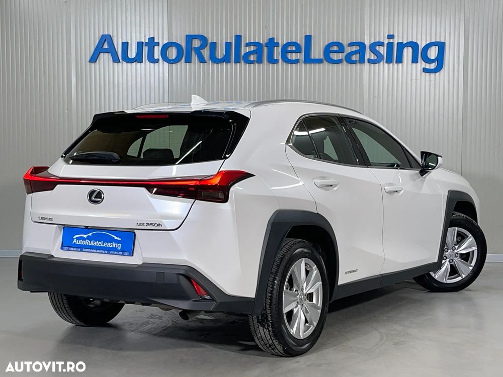 Lexus UX 250h Business Edition - 3