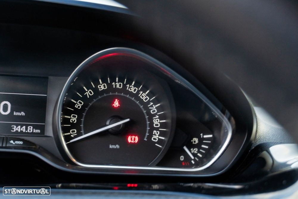 Peugeot 2008 1.6 BlueHDi Style - 36