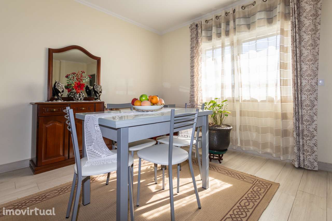 Andar de moradia T3 com terraço e cave muito espaçosa - Grande imagem: 5/37