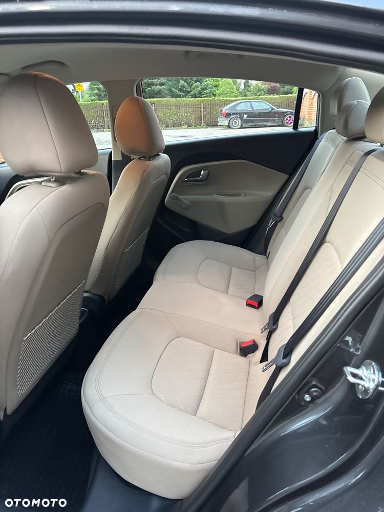 Kia Rio 1.2 L - 13