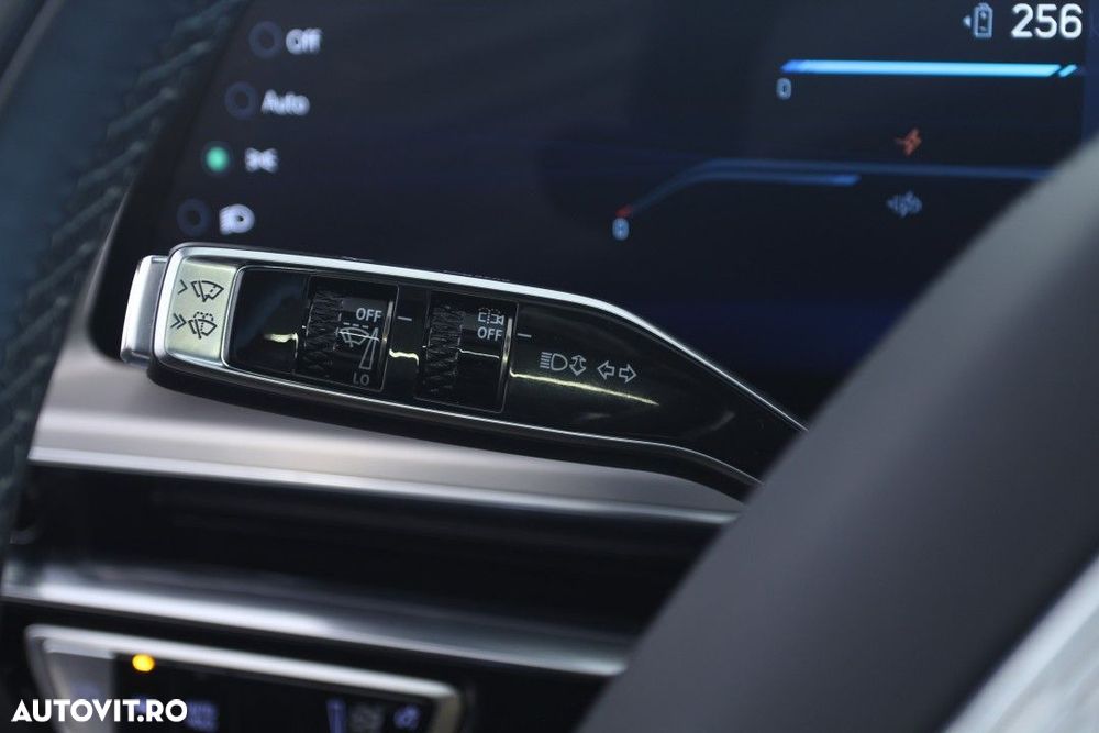 Cadillac Lyriq - 30