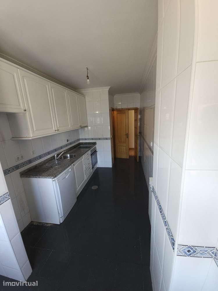 **Apartamento T2 em Praceta Bernarda Ferreira Lacerda, Porto** - Grande imagem: 2/23
