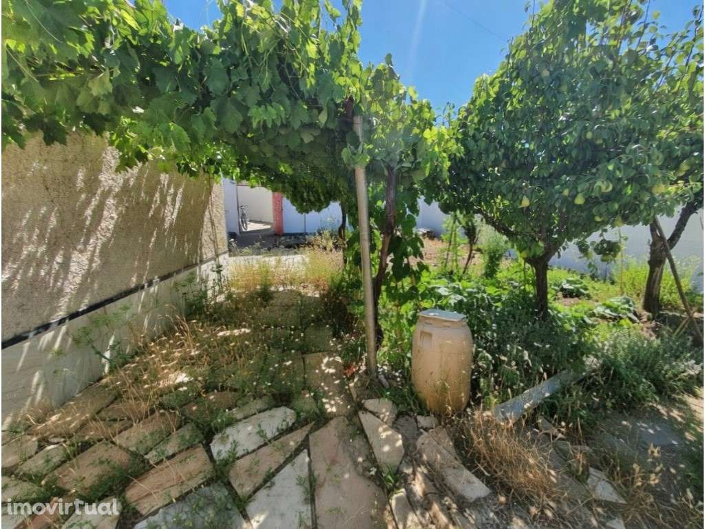 Oportunidade de Reabilitação - Moradia T2 com Quintal em Terrugem (... - Grande imagem: 2/11