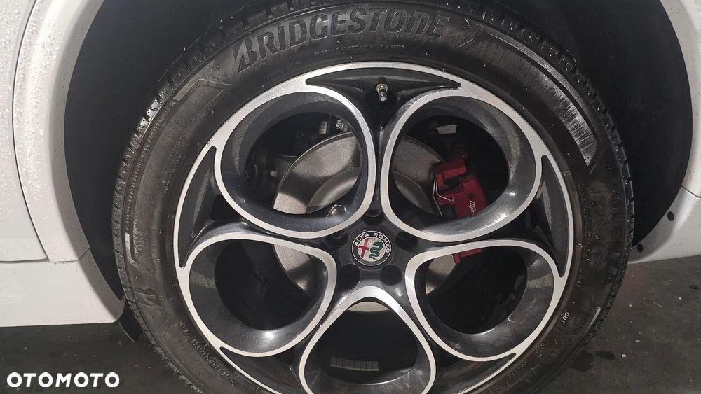 Alfa Romeo Stelvio 2.0 Turbo 16V AT8-Q4 Ti - 17
