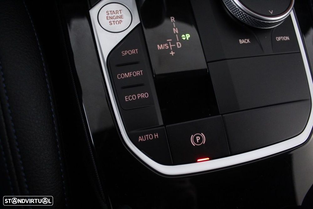 BMW 116 d Pack Desportivo M Auto - 32