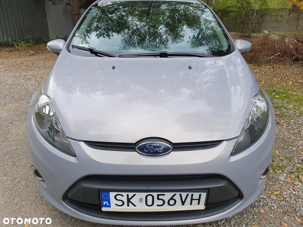 Ford Fiesta 2011 photo 2