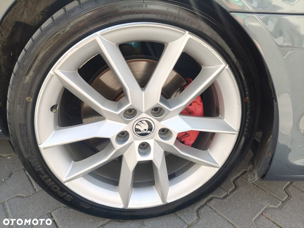 Skoda Octavia 2.0 TDI RS DSG - 24