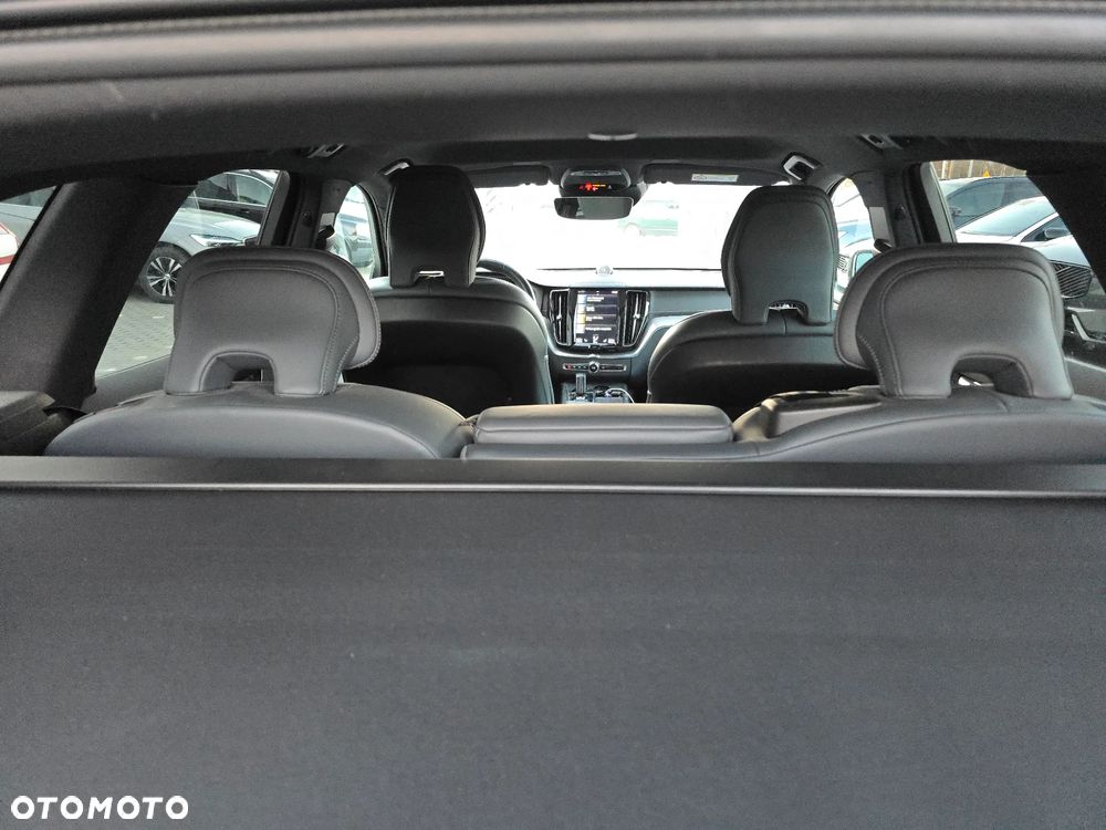 Volvo XC 60 B5 D AWD R-Design - 9