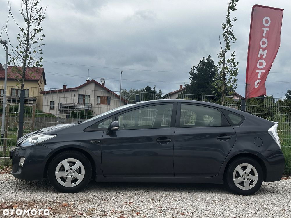 Toyota Prius 1.8 HSD Premium - 9