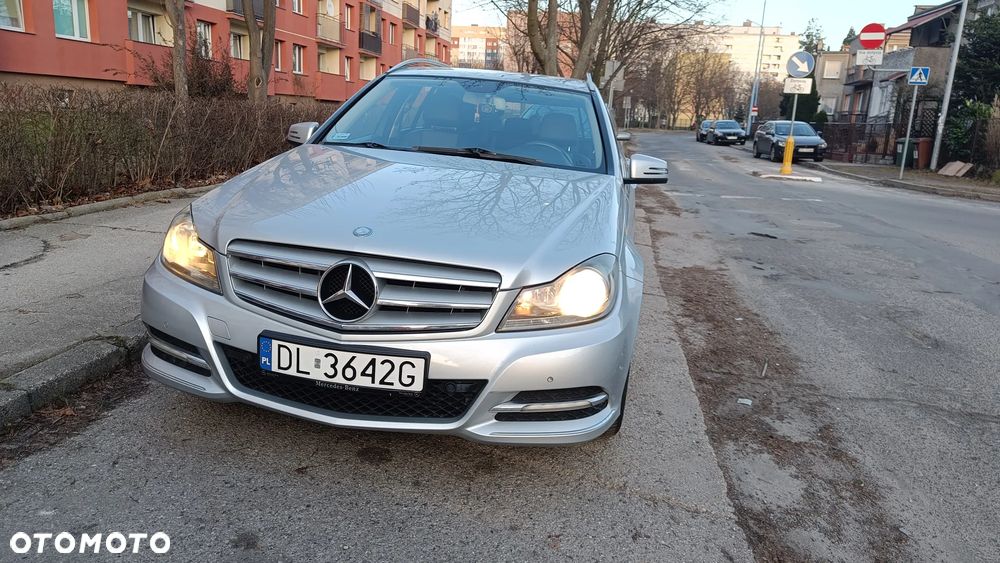 Mercedes-Benz Klasa C 180 CGI BlueEFFICIENCY Avantgarde - 13