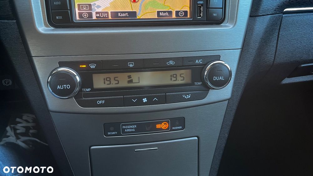 Toyota Avensis 1.8 Business Edition - 19