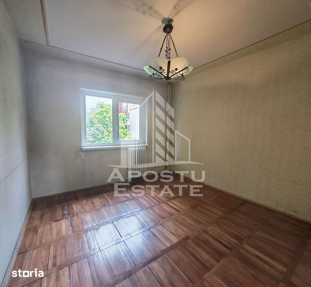 Apartament de vanzare cu 3 camere, 2 bai, 2 balcoane, zona Aradului — fotografia 3