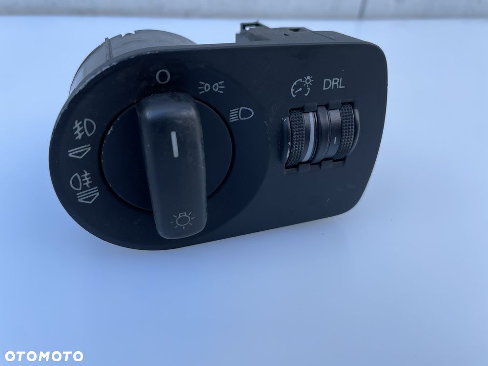 PRZEŁĄCZNIK ŚWIATEŁ AUDI A3 8P 8P1941531AH - 2