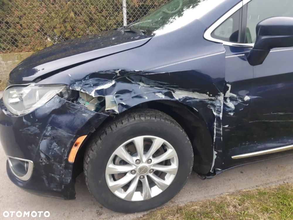 Chrysler Pacifica - 5