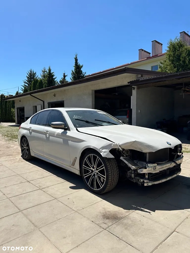 BMW Seria 5 M550i xDrive - 27