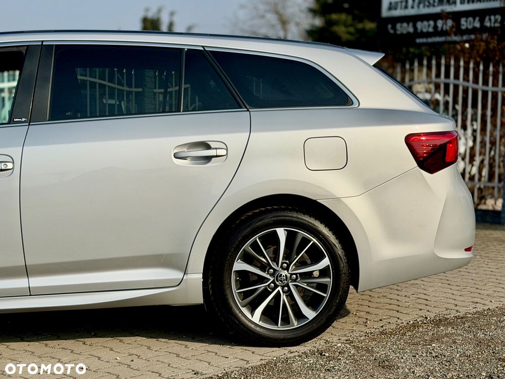 Toyota Avensis 2.0 D-4D Prestige - 32