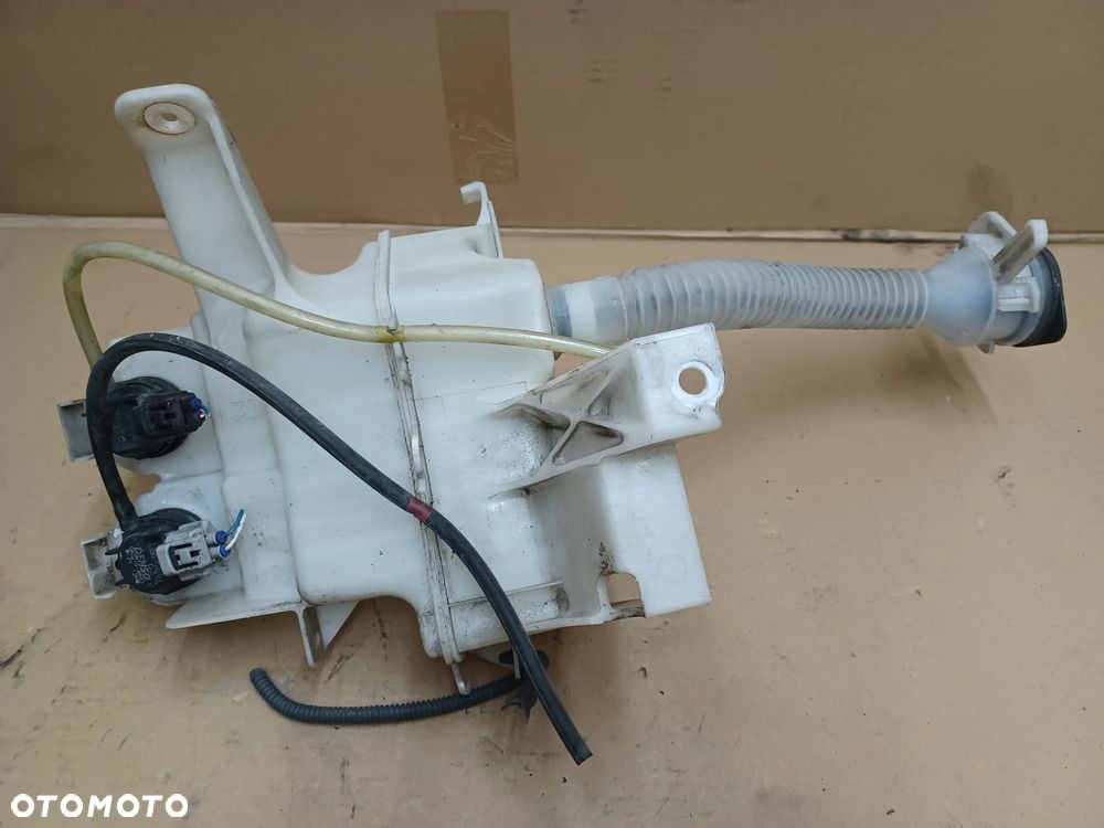 ZBIORNICZEK SPRYSKIWACZY TOYOTA RAV4 III 060851217 - 1