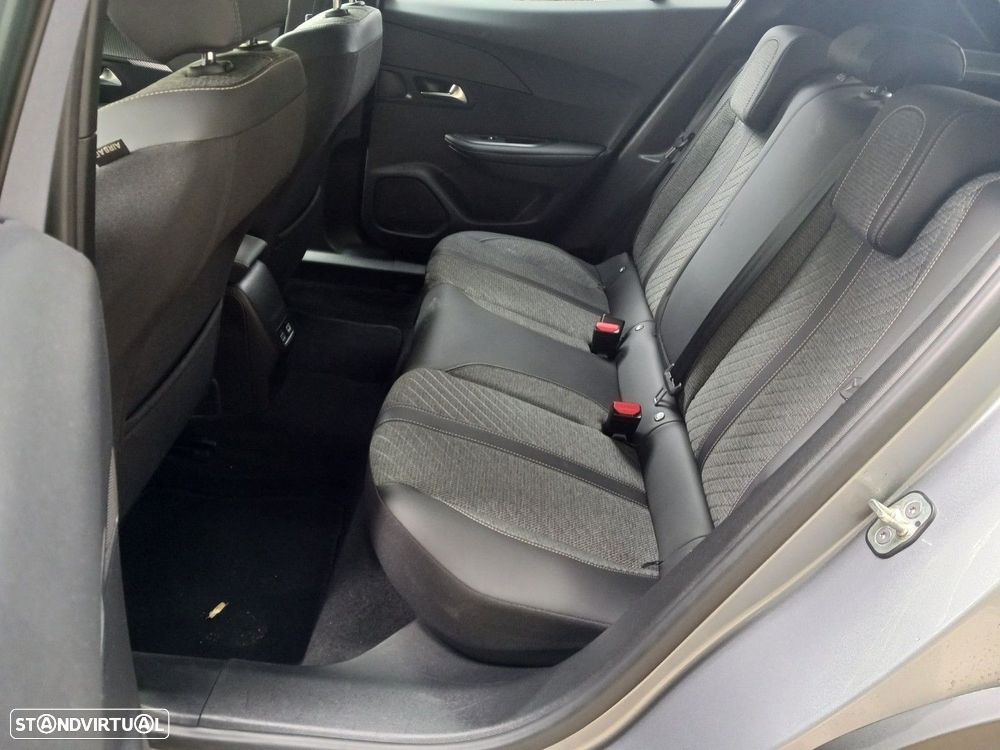 Peugeot e-2008 50 kWh Allure Pack - 32