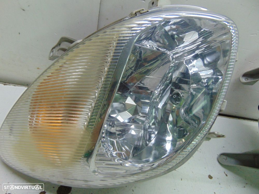 Daihatsu Sirion faróis - 3