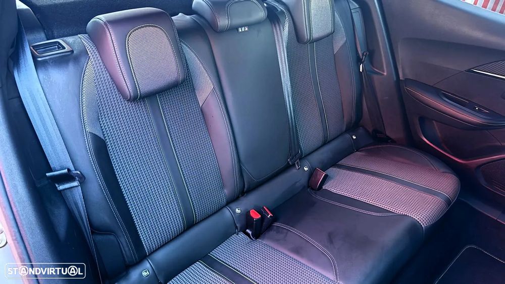 Peugeot e-2008 50 kWh GT Line - 9