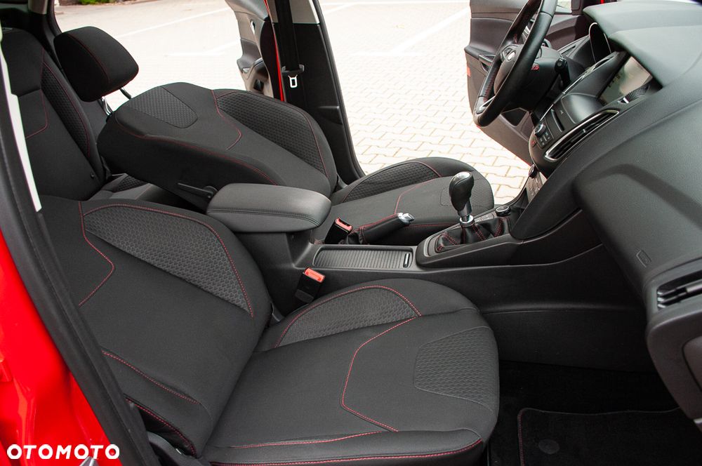 Ford Focus SW 1.5 EcoBoost S&S ST-LINE - 25