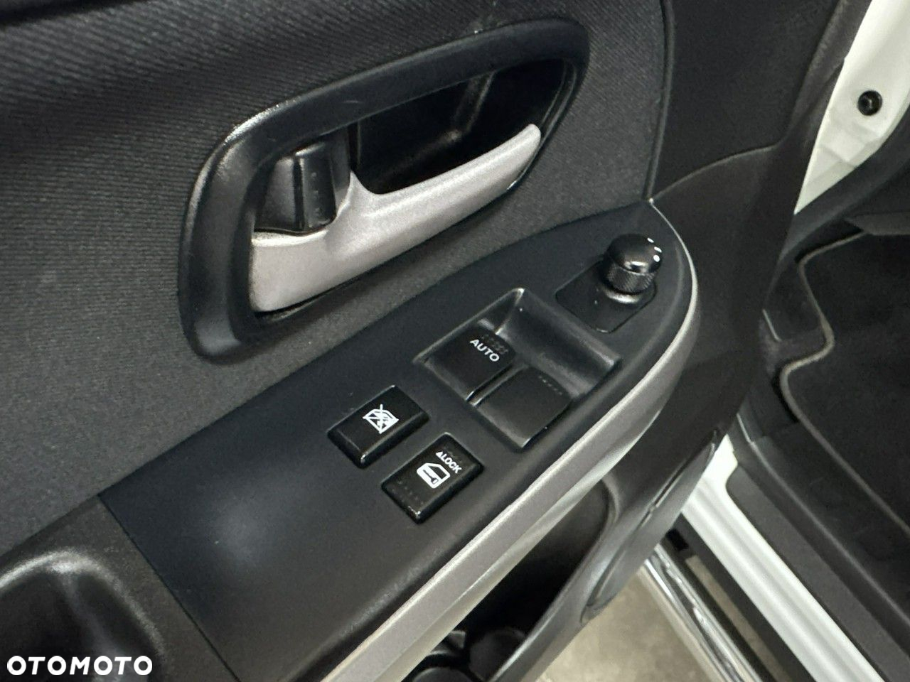 Suzuki Grand Vitara 2.4 Premium - 28