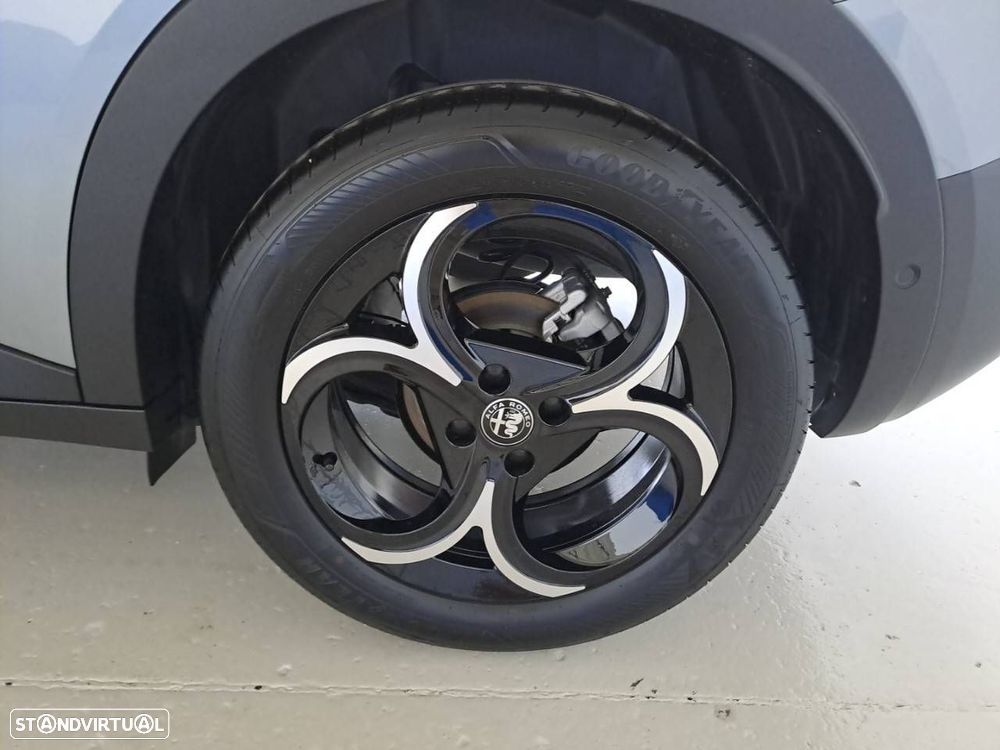 Alfa Romeo Junior 1.2 Speciale eDCT6 - 12