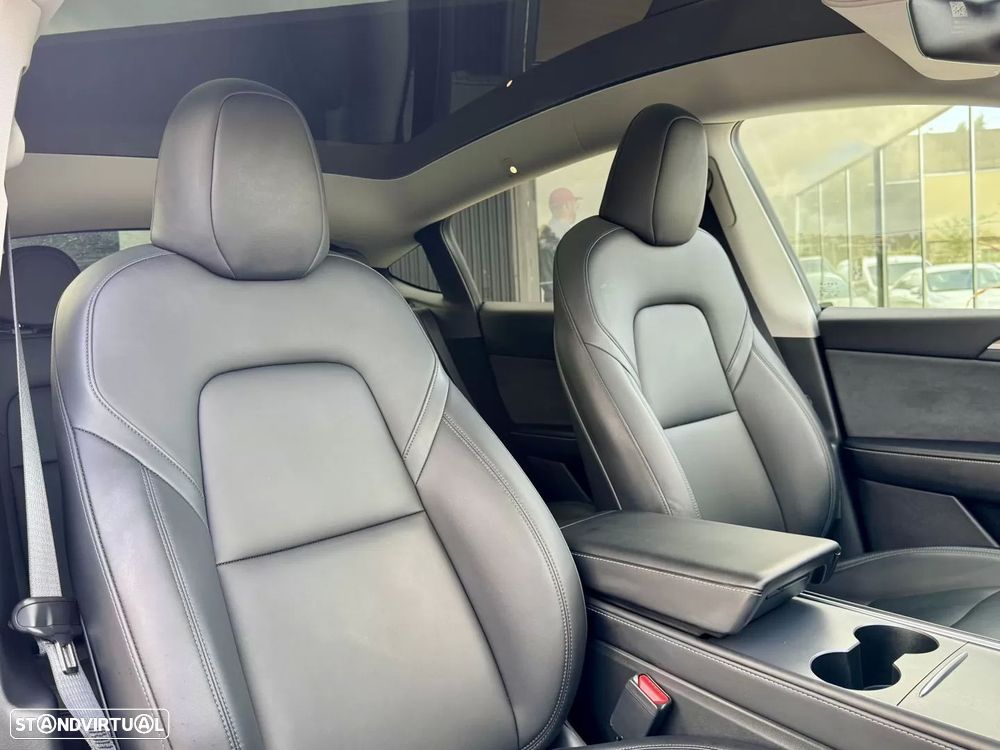 Tesla Model Y Long-Range RWD - 15