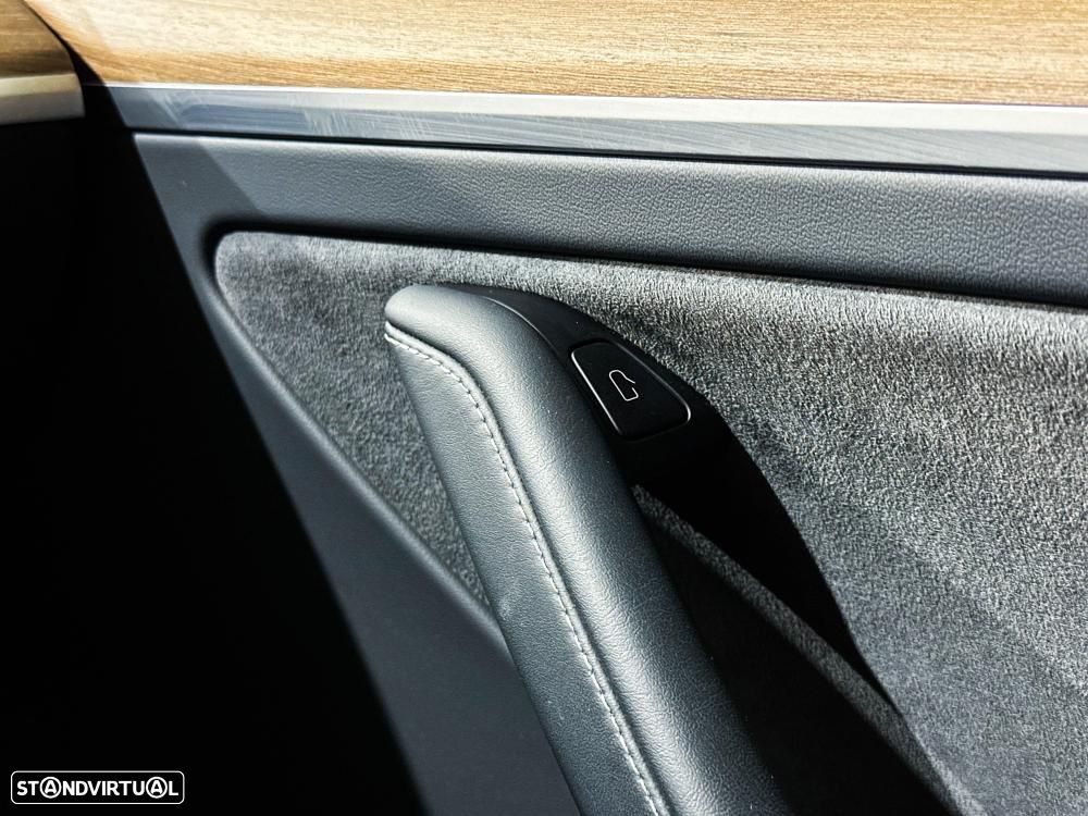 Tesla Model Y Performance Dual Motor AWD — fotografia 35