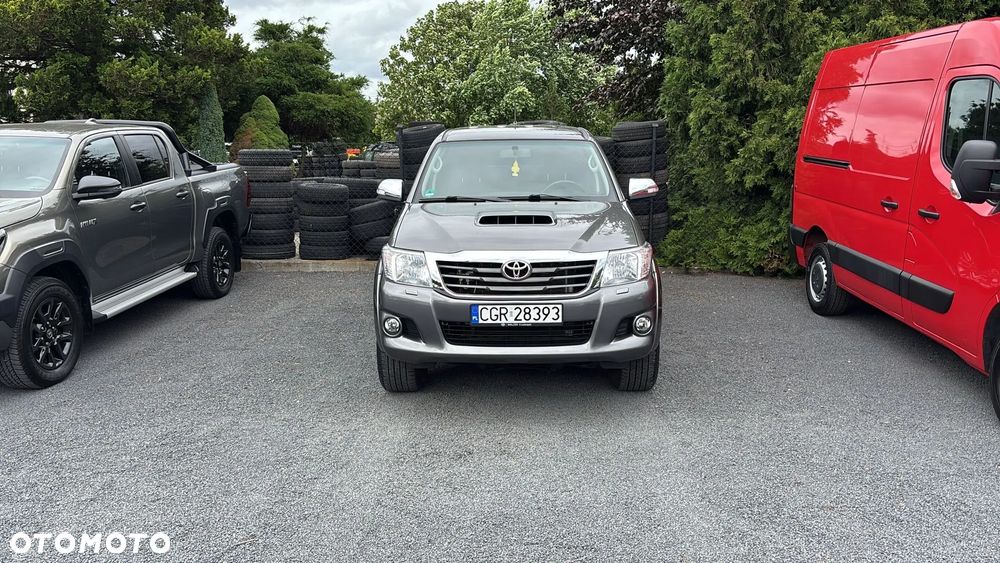 Toyota Hilux 4x4 Double Cab Life - 3