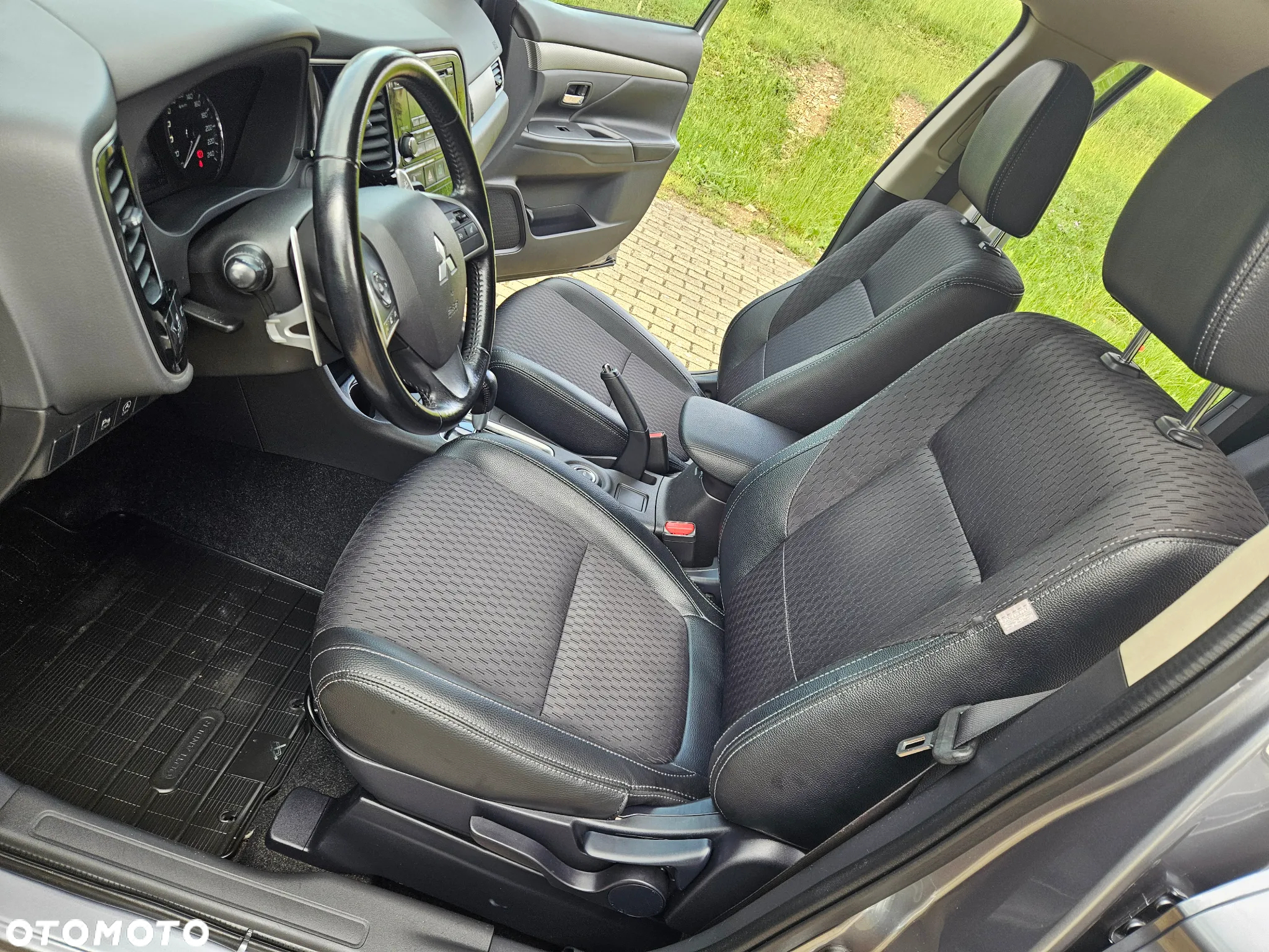 Mitsubishi Outlander 2.0 Intense CVT - 14