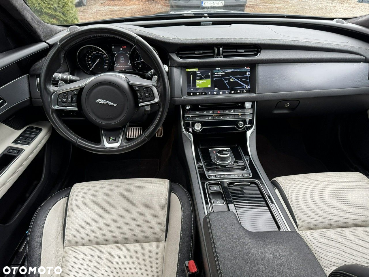 Jaguar XF 2.0 i4D AWD R-Sport - 32