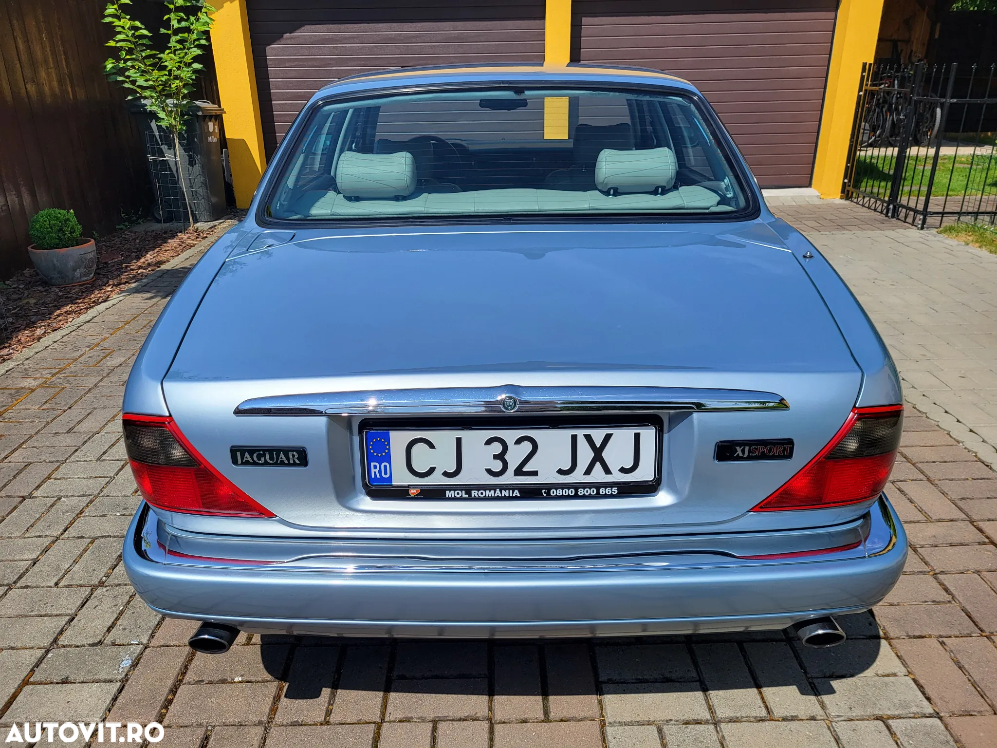 Jaguar XJ - 12