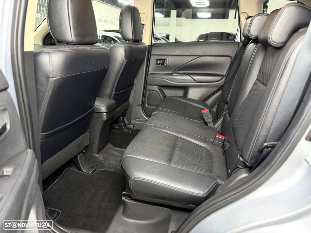 Mitsubishi Outlander 2.2 DI-D Instyle Navi - 19