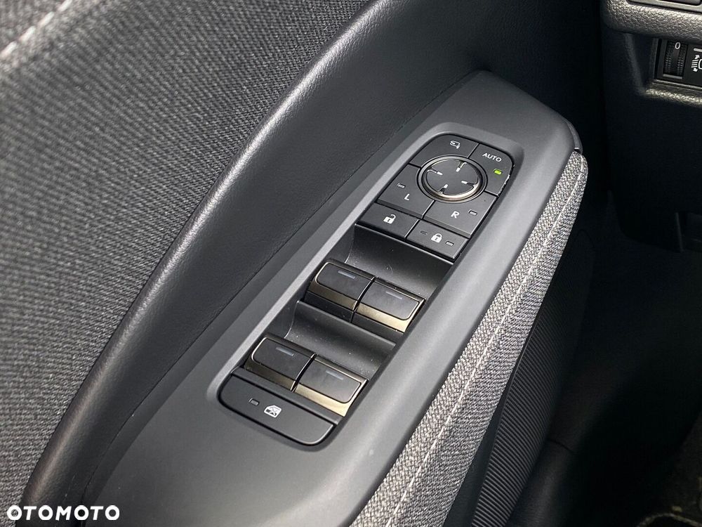 Lexus LBX 1.5 Hybrid - 28