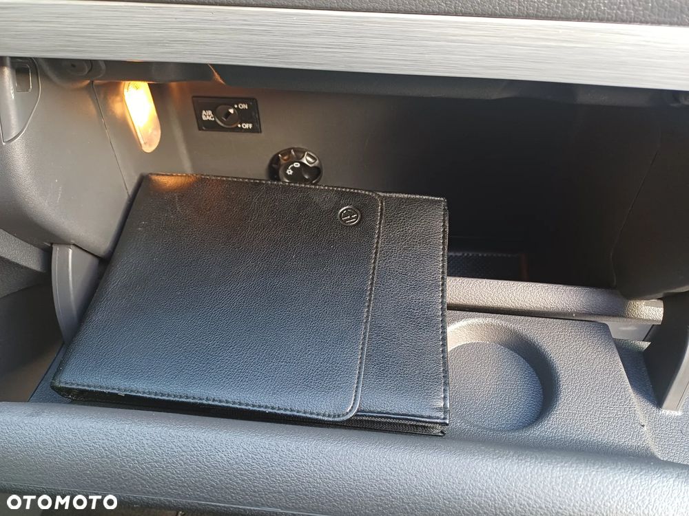 Volkswagen Touran 2.0 TDI DPF BlueMotion Technology Cup - 23