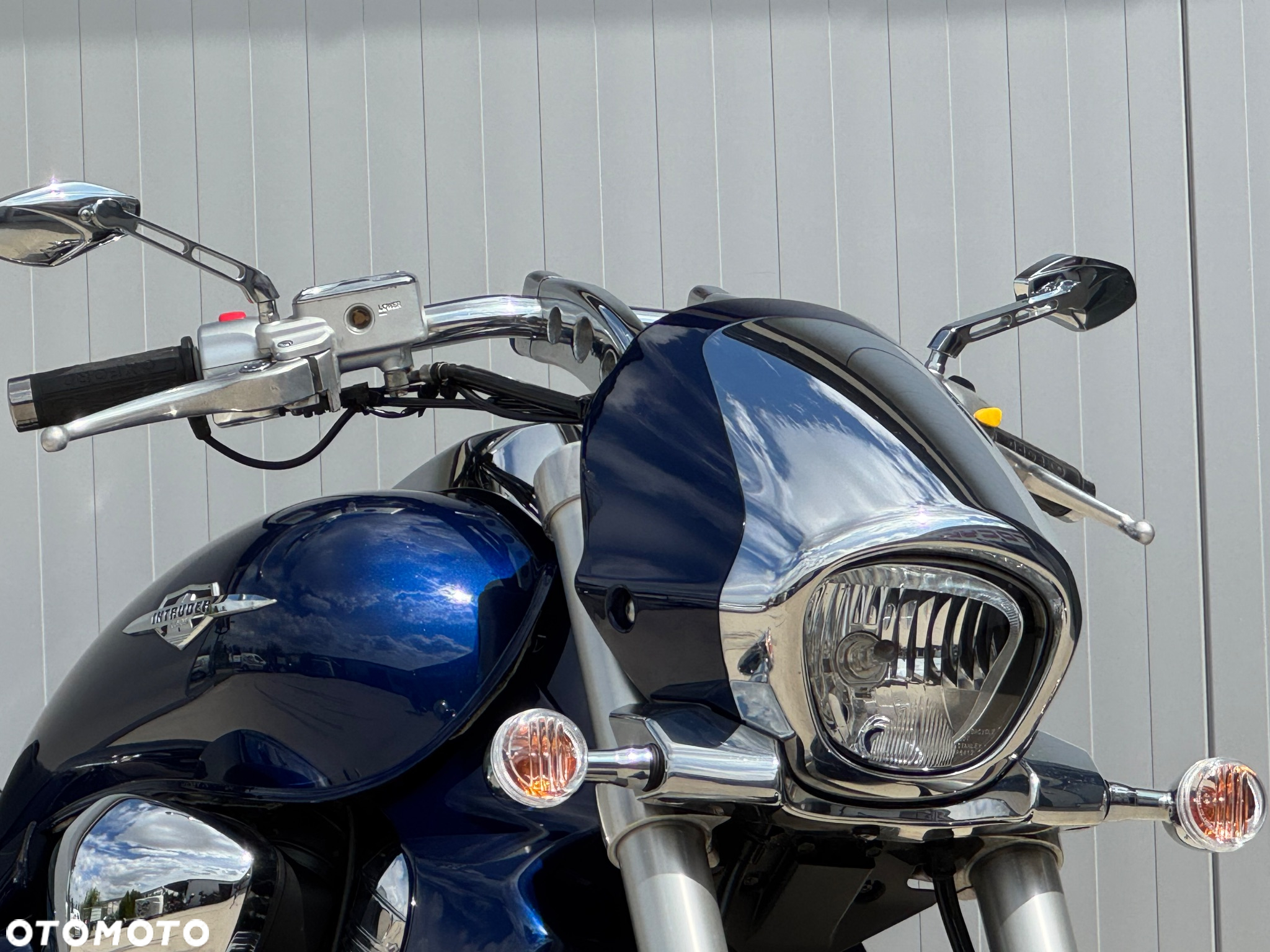 Suzuki Intruder - 2
